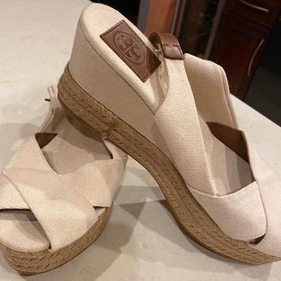 Tory Burch Shoes - Tory Burch women’s size 9 cream wedge espadrilles
